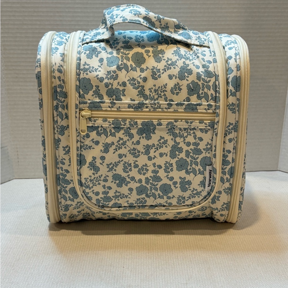 Narwey Light Blue Cream Floral Toiletry Bag Travel Makeup Bag Organizer